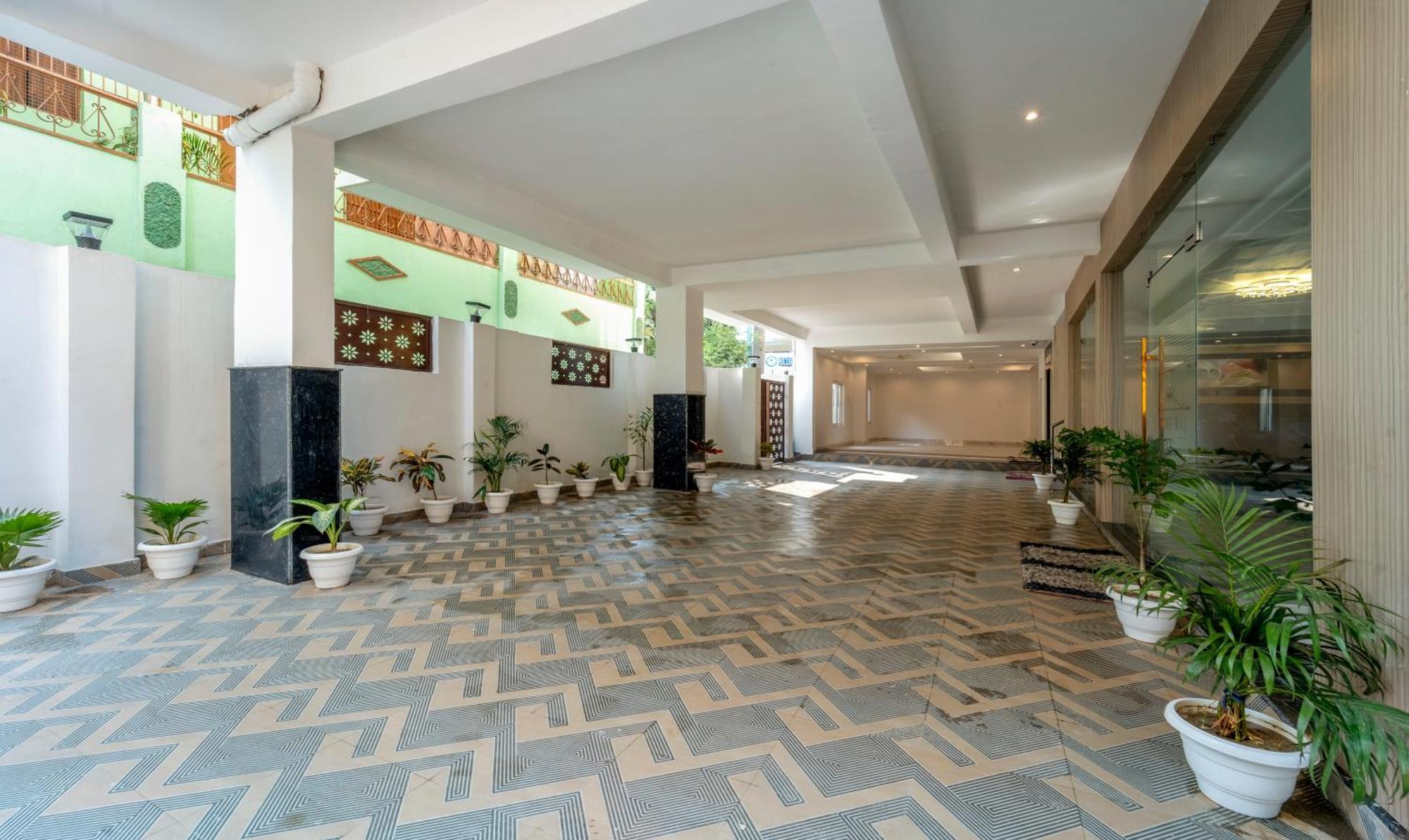 Treebo Raj Palace Varanasi Eksteriør billede